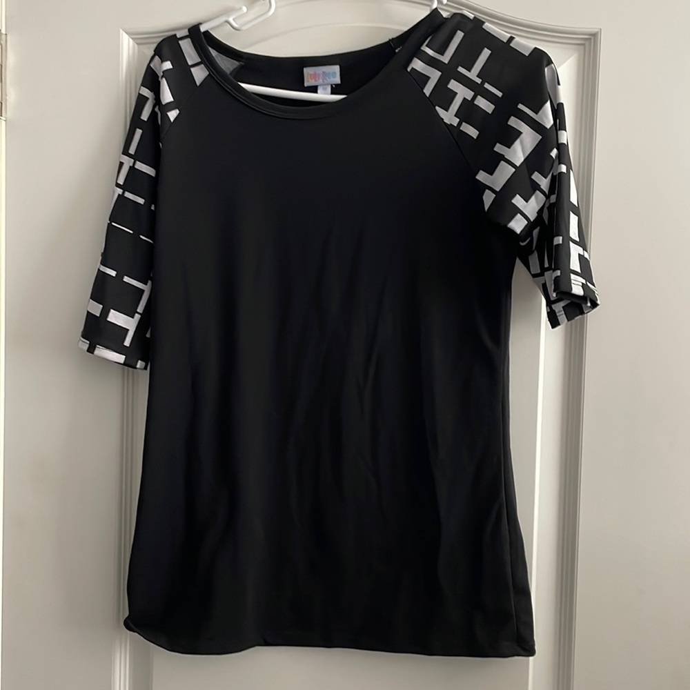 LuLaRoe Gigi Black and White Top